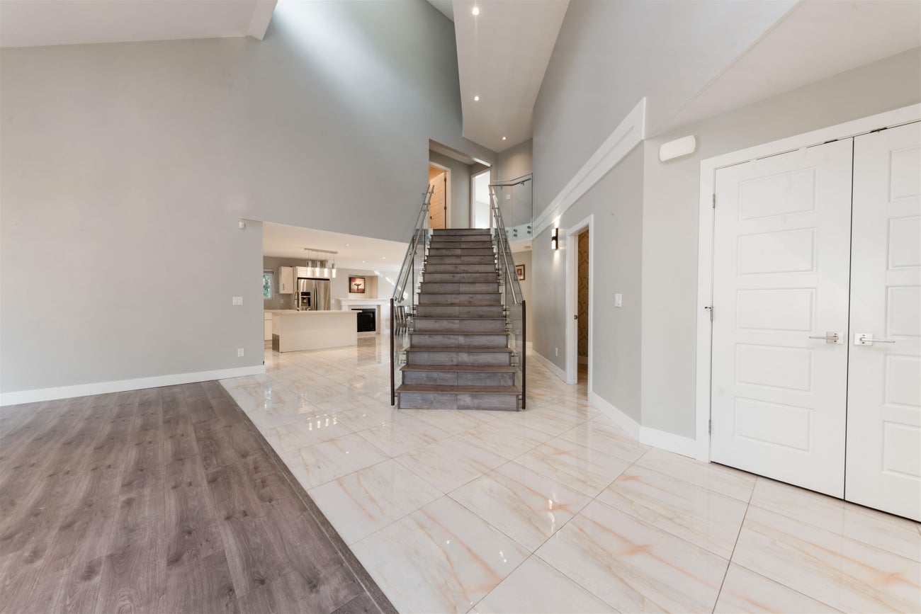 559 Bosworth Street - Coquitlam West Single Family Residence for Sale, 6 Bedrooms (R3064348)# - 17
