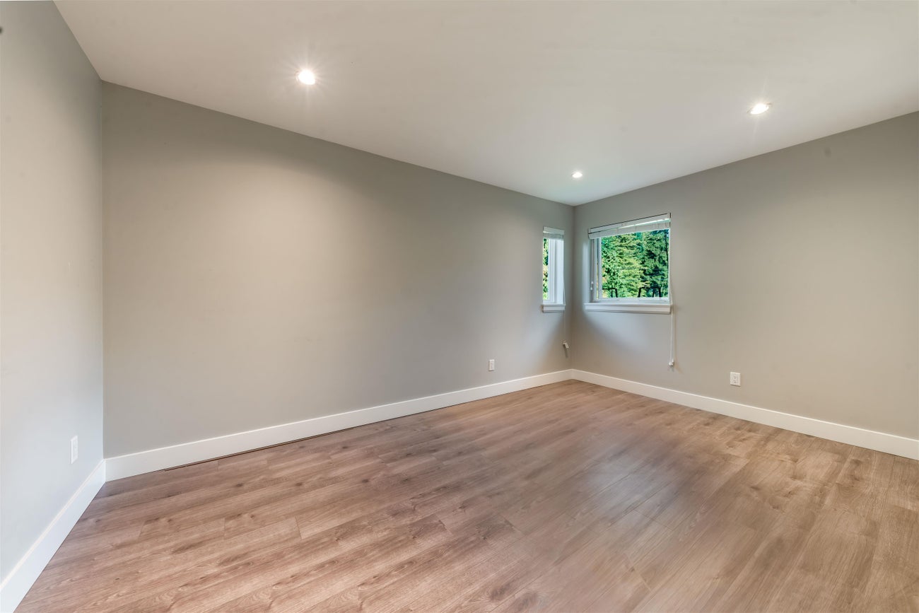 559 Bosworth Street - Coquitlam West Single Family Residence for Sale, 6 Bedrooms (R3064348)# - 18