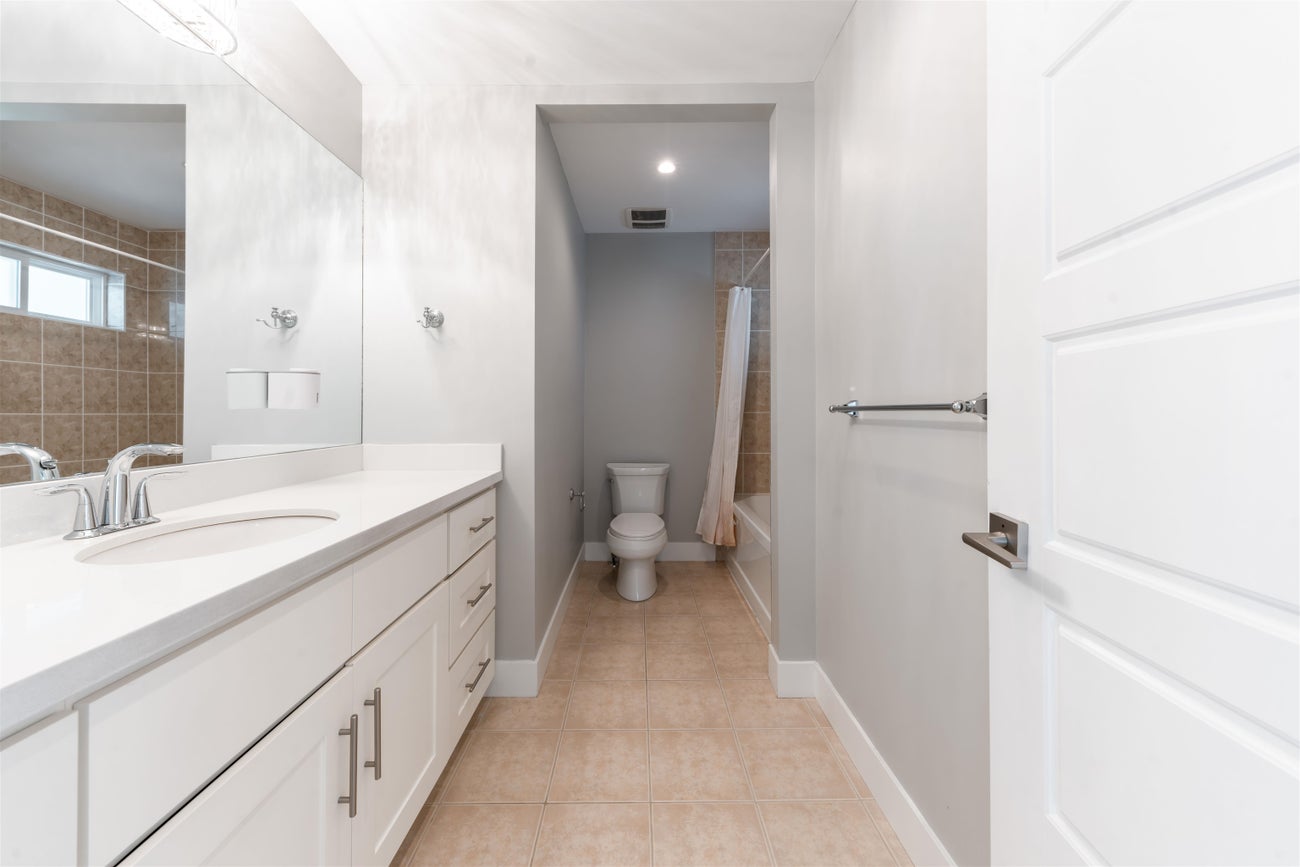 559 Bosworth Street - Coquitlam West Single Family Residence for Sale, 6 Bedrooms (R3064348)# - 19