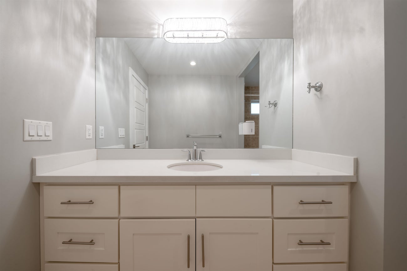 559 Bosworth Street - Coquitlam West Single Family Residence for Sale, 6 Bedrooms (R3064348)# - 20