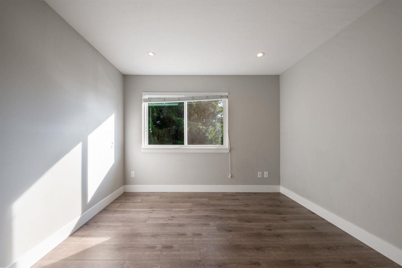 559 Bosworth Street - Coquitlam West Single Family Residence for Sale, 6 Bedrooms (R3064348)# - 21