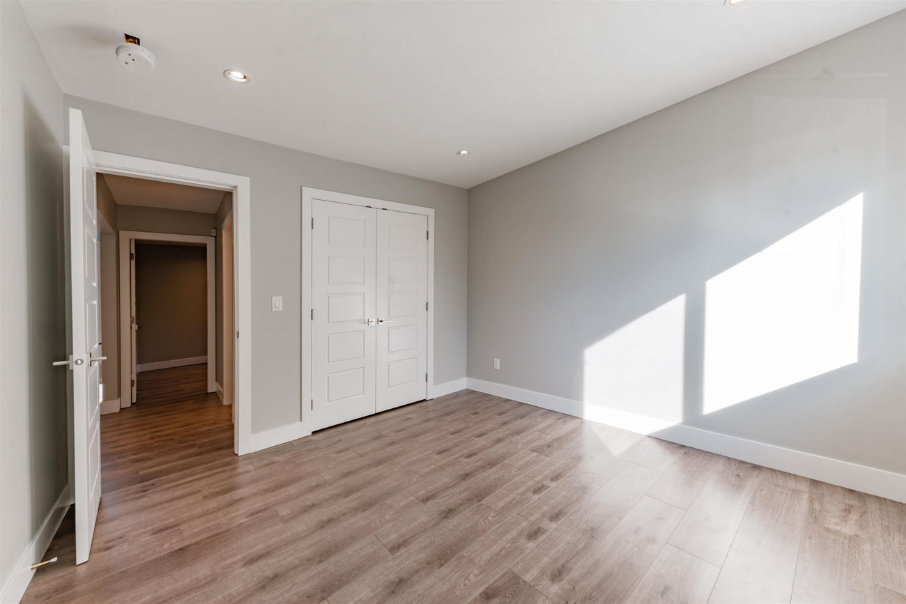 559 Bosworth Street - Coquitlam West Single Family Residence for Sale, 6 Bedrooms (R3064348)# - 22