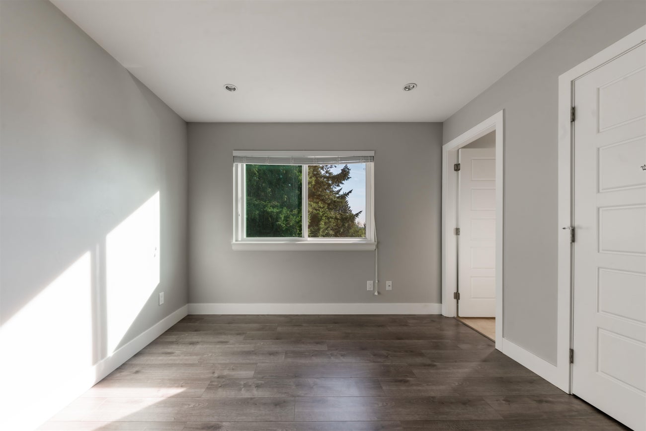 559 Bosworth Street - Coquitlam West Single Family Residence for Sale, 6 Bedrooms (R3064348)# - 23