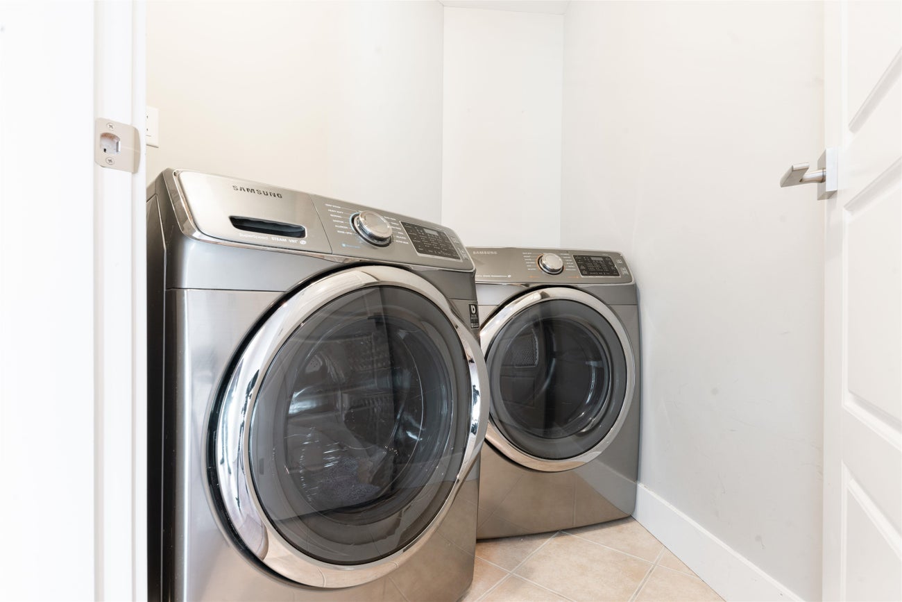 559 Bosworth Street - Coquitlam West Single Family Residence for Sale, 6 Bedrooms (R3064348)# - 25