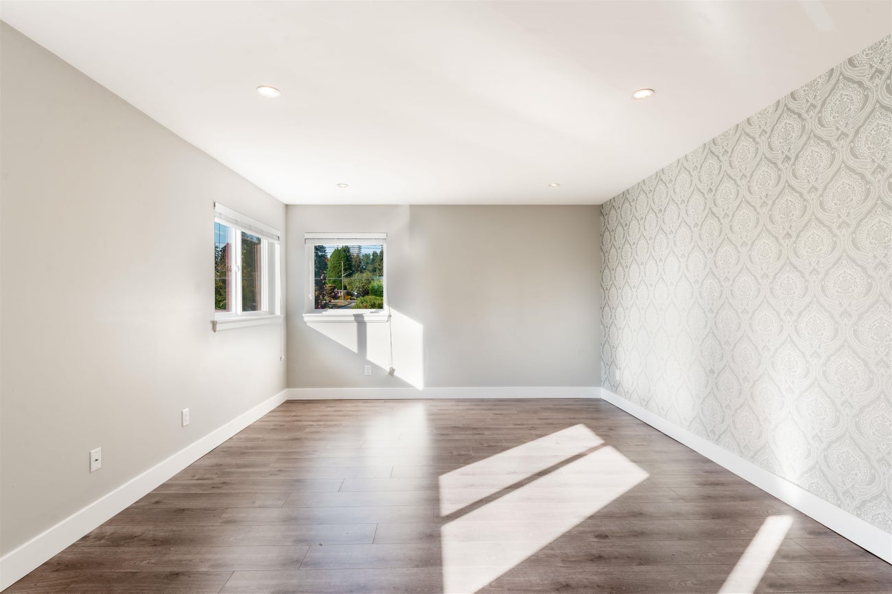 559 Bosworth Street - Coquitlam West Single Family Residence for Sale, 6 Bedrooms (R3064348)# - 28