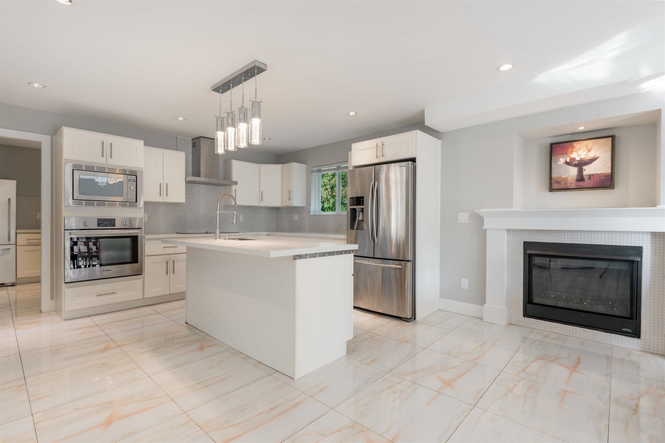 559 Bosworth Street - Coquitlam West Single Family Residence for Sale, 6 Bedrooms (R3064348)# - 6