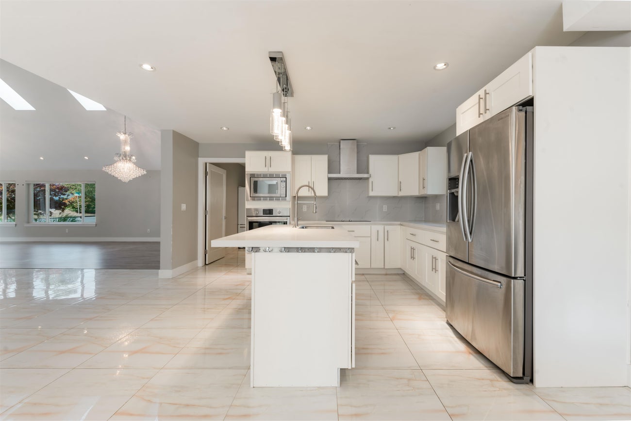 559 Bosworth Street - Coquitlam West Single Family Residence for Sale, 6 Bedrooms (R3064348)# - 7