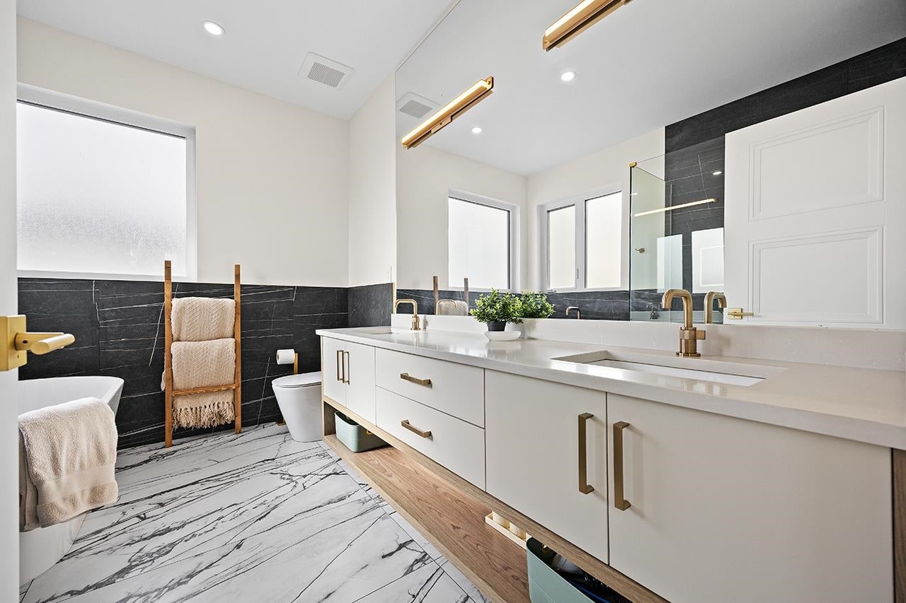 6902 Kitchener Street - Sperling-Duthie Single Family Residence for Sale, 6 Bedrooms (R3064360)# - 17