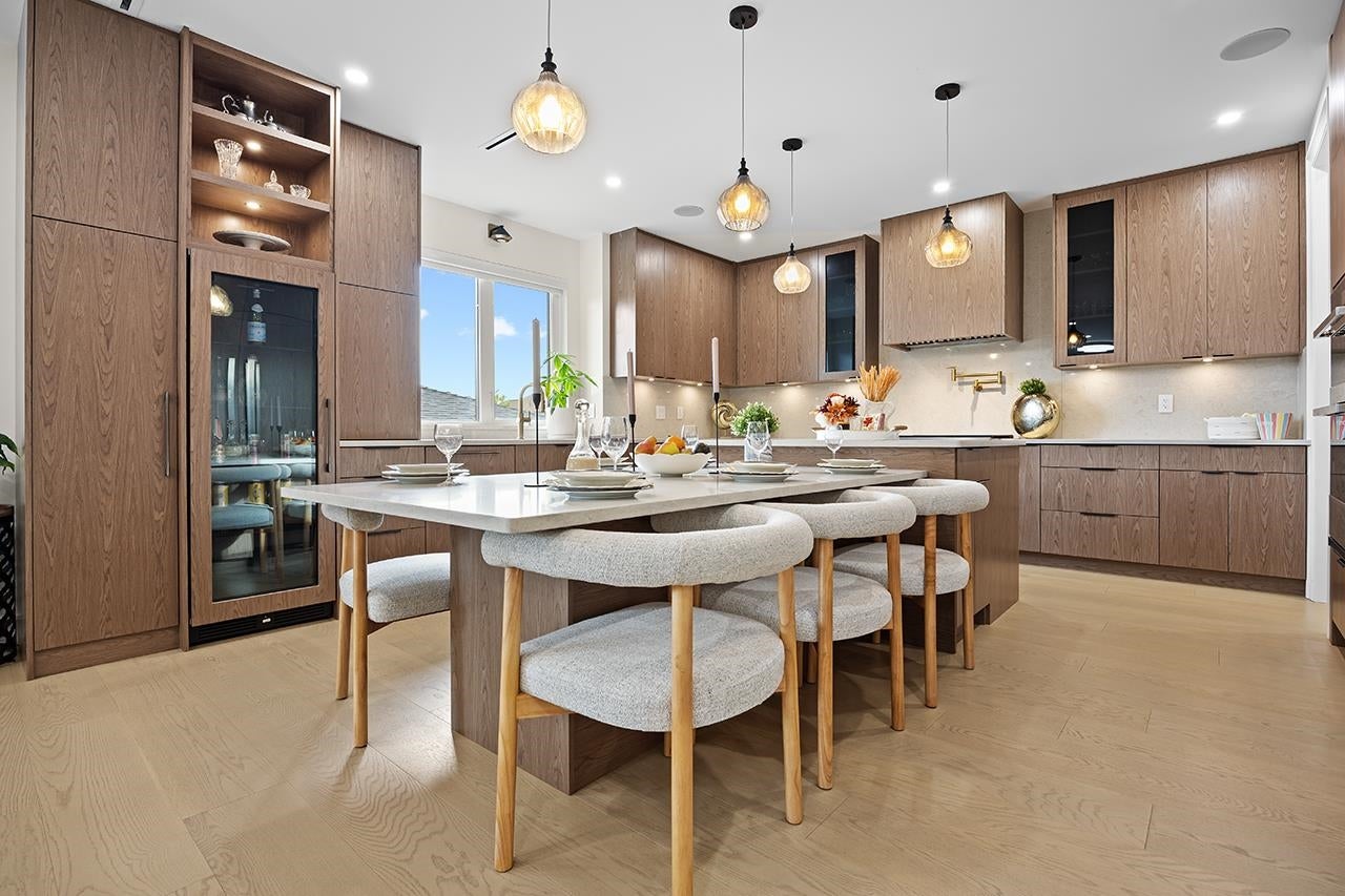 6902 Kitchener Street - Sperling-Duthie Single Family Residence for Sale, 6 Bedrooms (R3064360)# - 6