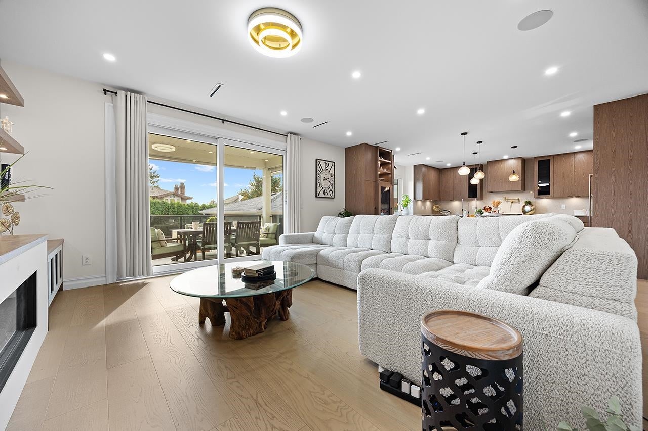 6902 Kitchener Street - Sperling-Duthie Single Family Residence for Sale, 6 Bedrooms (R3064360)# - 9