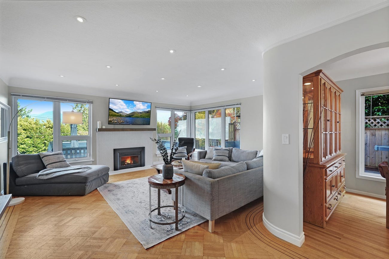 3737 Yale Street - Vancouver Heights Single Family Residence for Sale, 5 Bedrooms (R3064658)# - 4