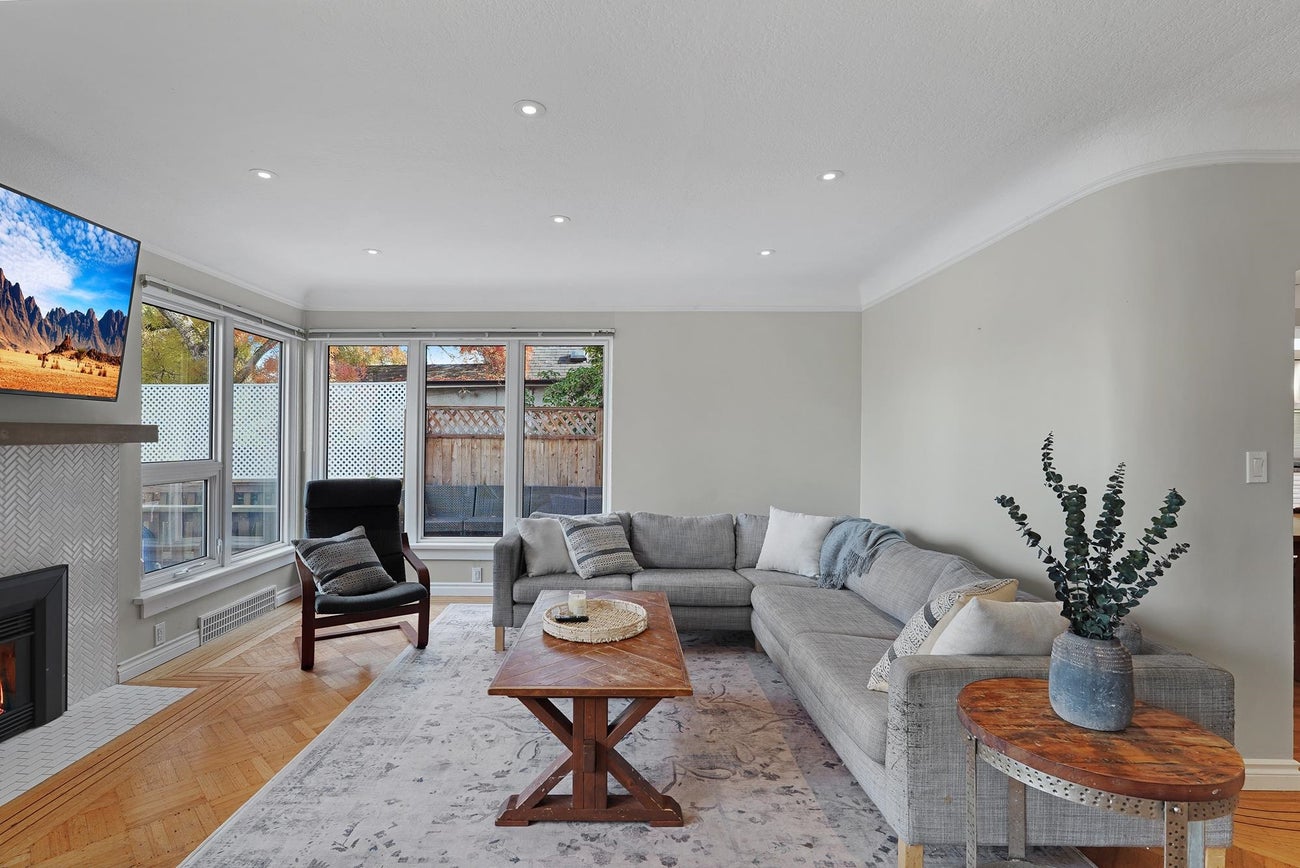 3737 Yale Street - Vancouver Heights Single Family Residence for Sale, 5 Bedrooms (R3064658)# - 5