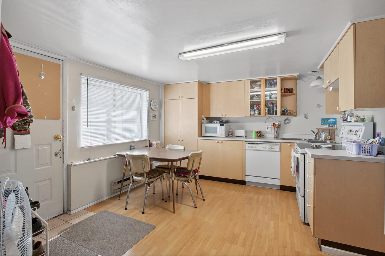 226 Nelson Street - Maillardville Single Family Residence for Sale, 3 Bedrooms (R3064811)# - 9