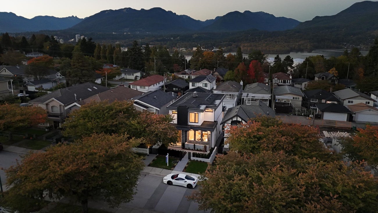 4413 Oxford Street - Vancouver Heights Single Family Residence for Sale, 5 Bedrooms (R3065127)# - 33 4413 Oxford Street - Vancouver Heights Single Family Residence for Sale, 5 Bedrooms (R3065127)# - 33