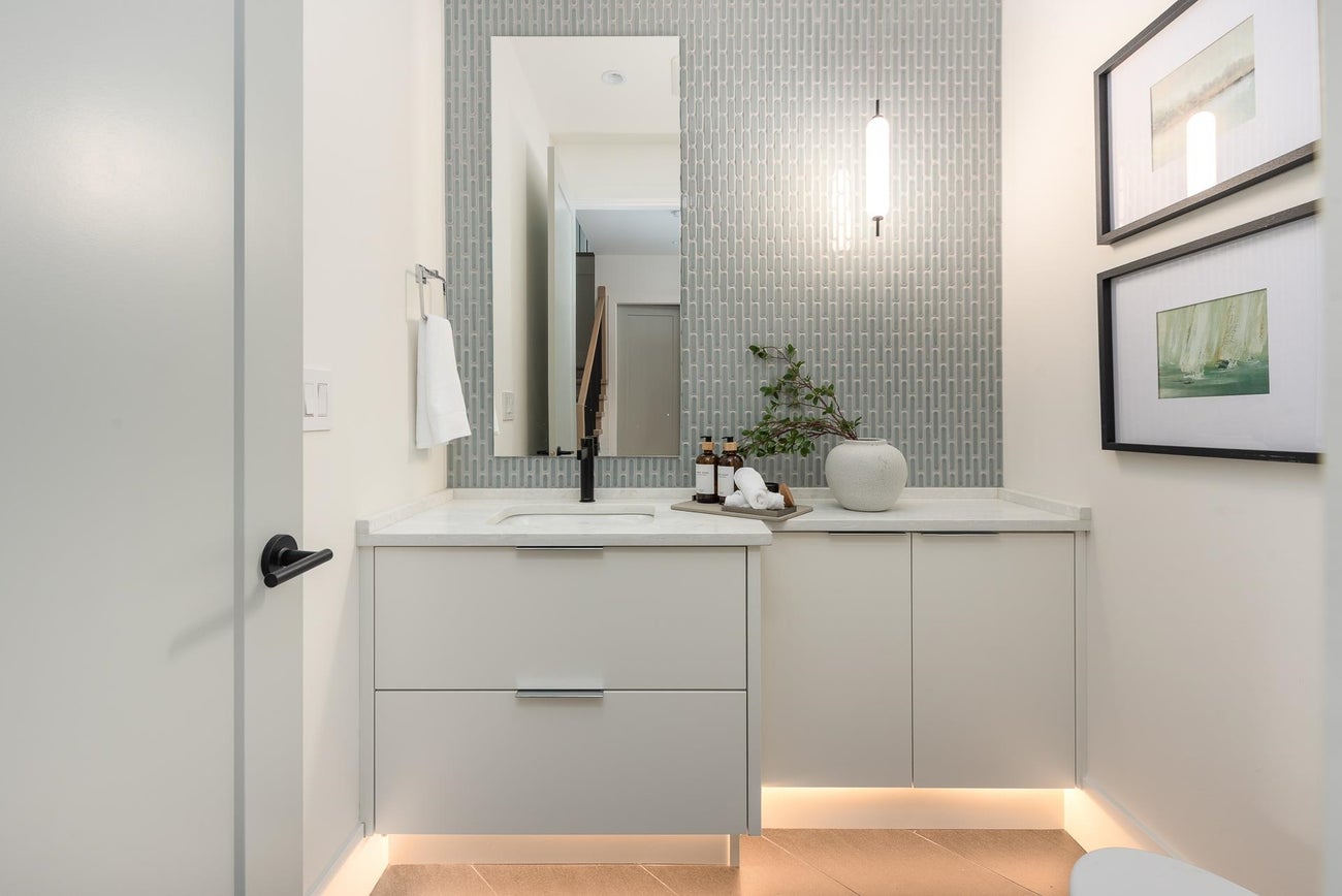 615 Nicola Avenue - Coquitlam West Single Family Residence for Sale, 8 Bedrooms (R3066209)# - 12