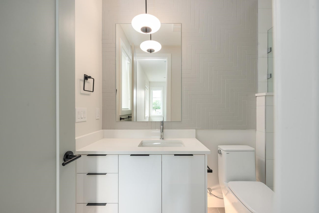 615 Nicola Avenue - Coquitlam West Single Family Residence for Sale, 8 Bedrooms (R3066209)# - 24