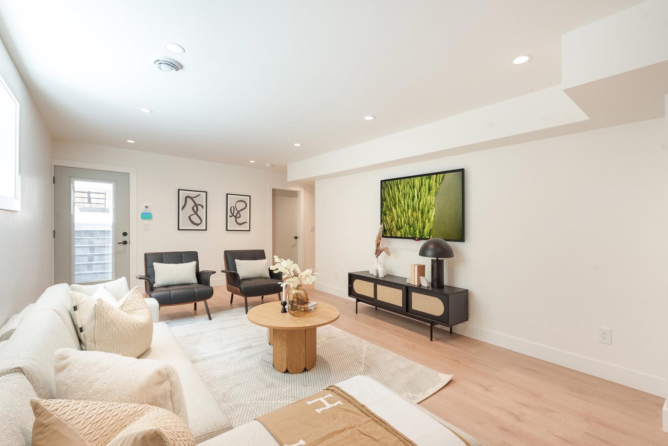 615 Nicola Avenue - Coquitlam West Single Family Residence for Sale, 8 Bedrooms (R3066209)# - 27