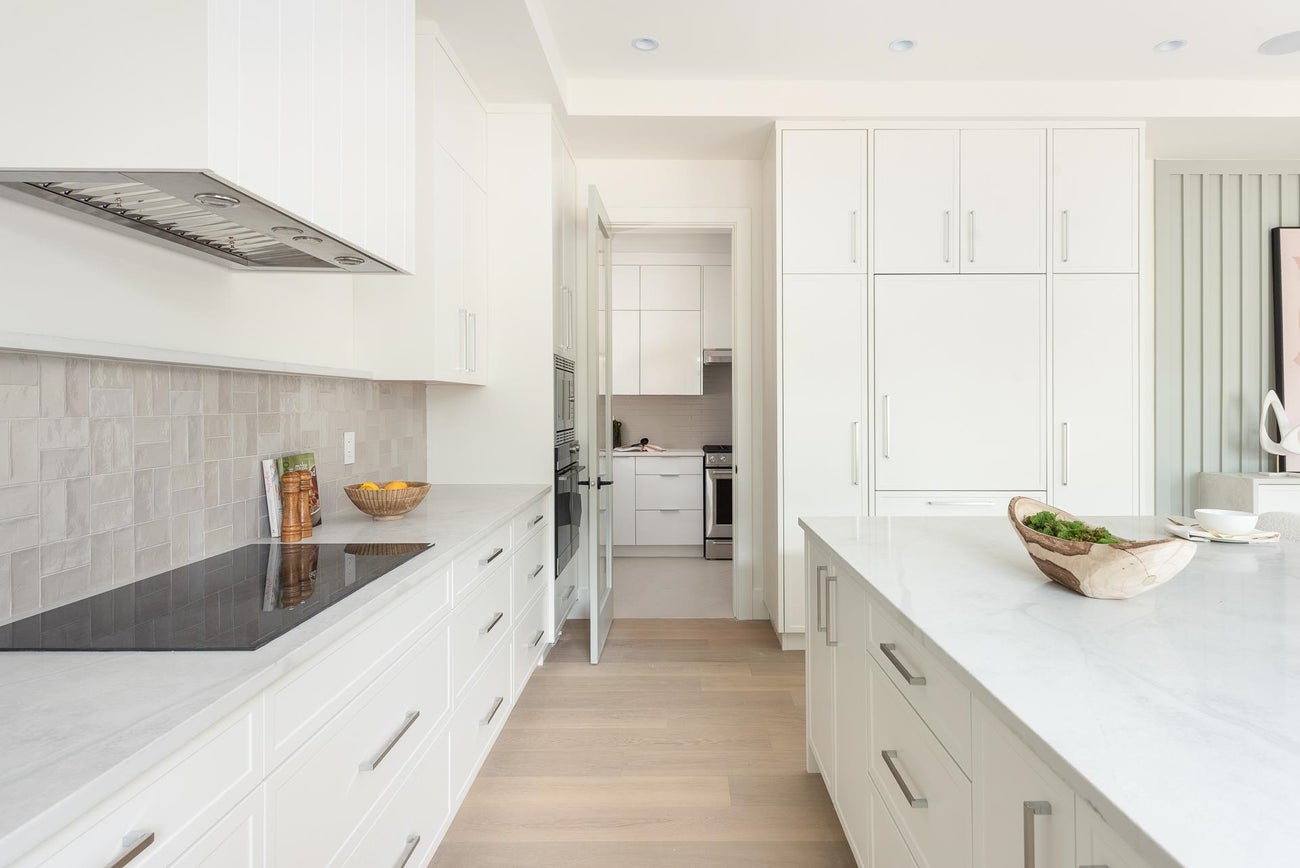 615 Nicola Avenue - Coquitlam West Single Family Residence for Sale, 8 Bedrooms (R3066209)# - 4