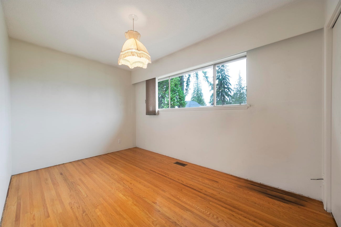 1350 Grover Avenue - Central Coquitlam Single Family Residence for Sale, 4 Bedrooms (R3066686)# - 17