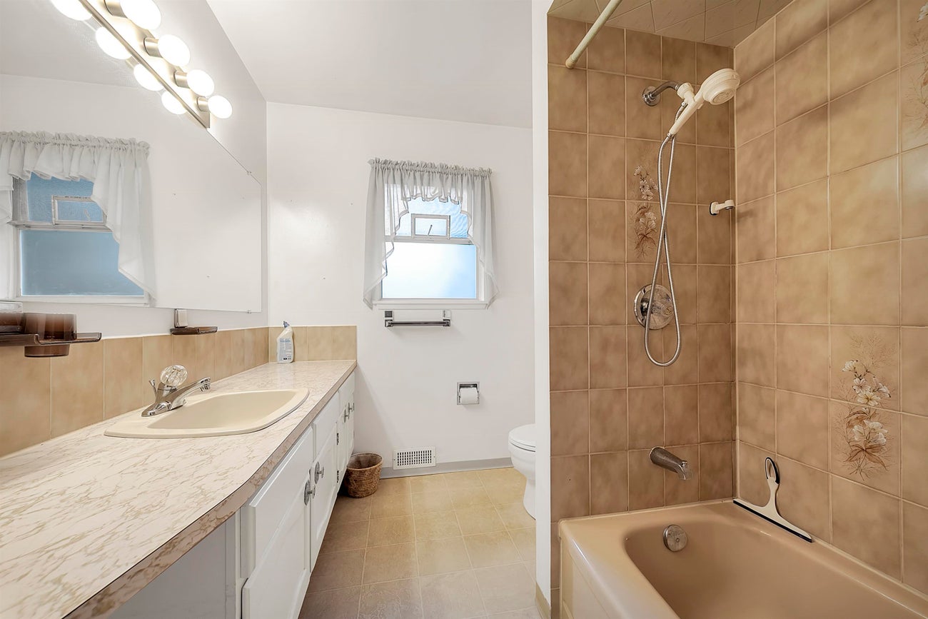 1350 Grover Avenue - Central Coquitlam Single Family Residence for Sale, 4 Bedrooms (R3066686)# - 19