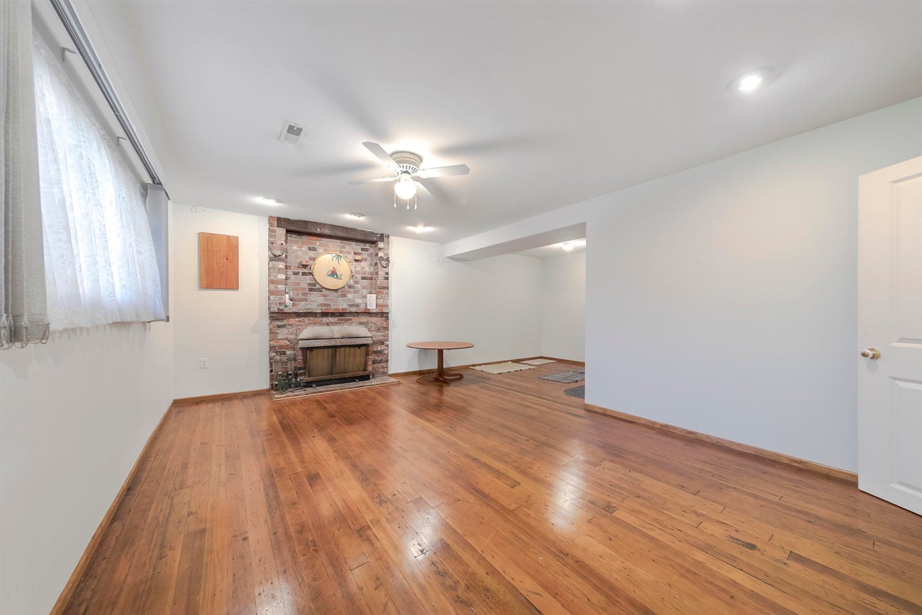 1350 Grover Avenue - Central Coquitlam Single Family Residence for Sale, 4 Bedrooms (R3066686)# - 21