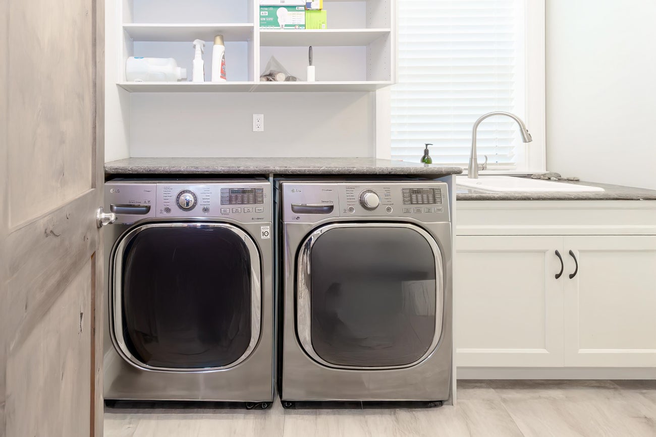 1055 Charland Avenue - Central Coquitlam Single Family Residence for Sale, 8 Bedrooms (R3067994)# - 10