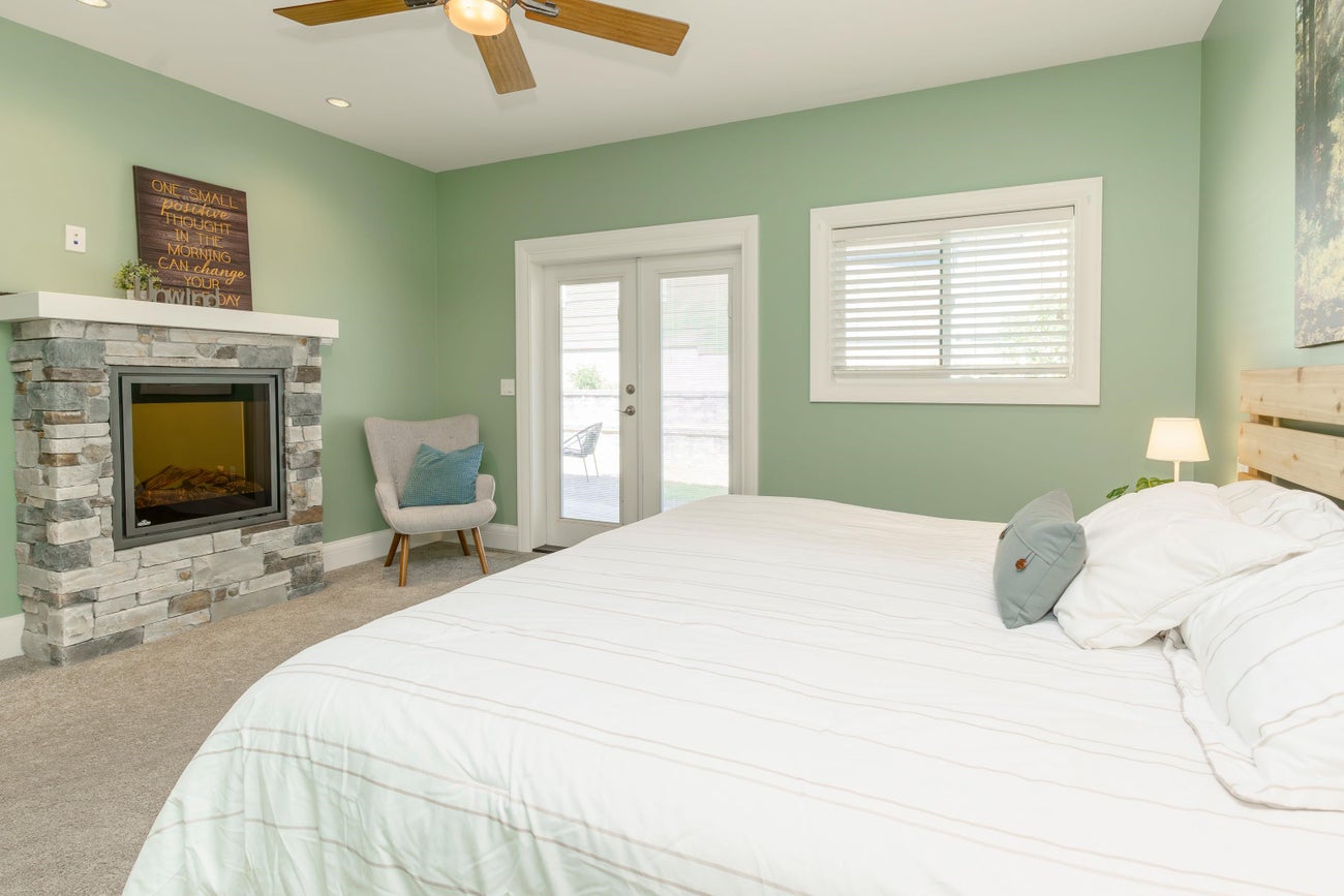 1055 Charland Avenue - Central Coquitlam Single Family Residence for Sale, 8 Bedrooms (R3067994)# - 14