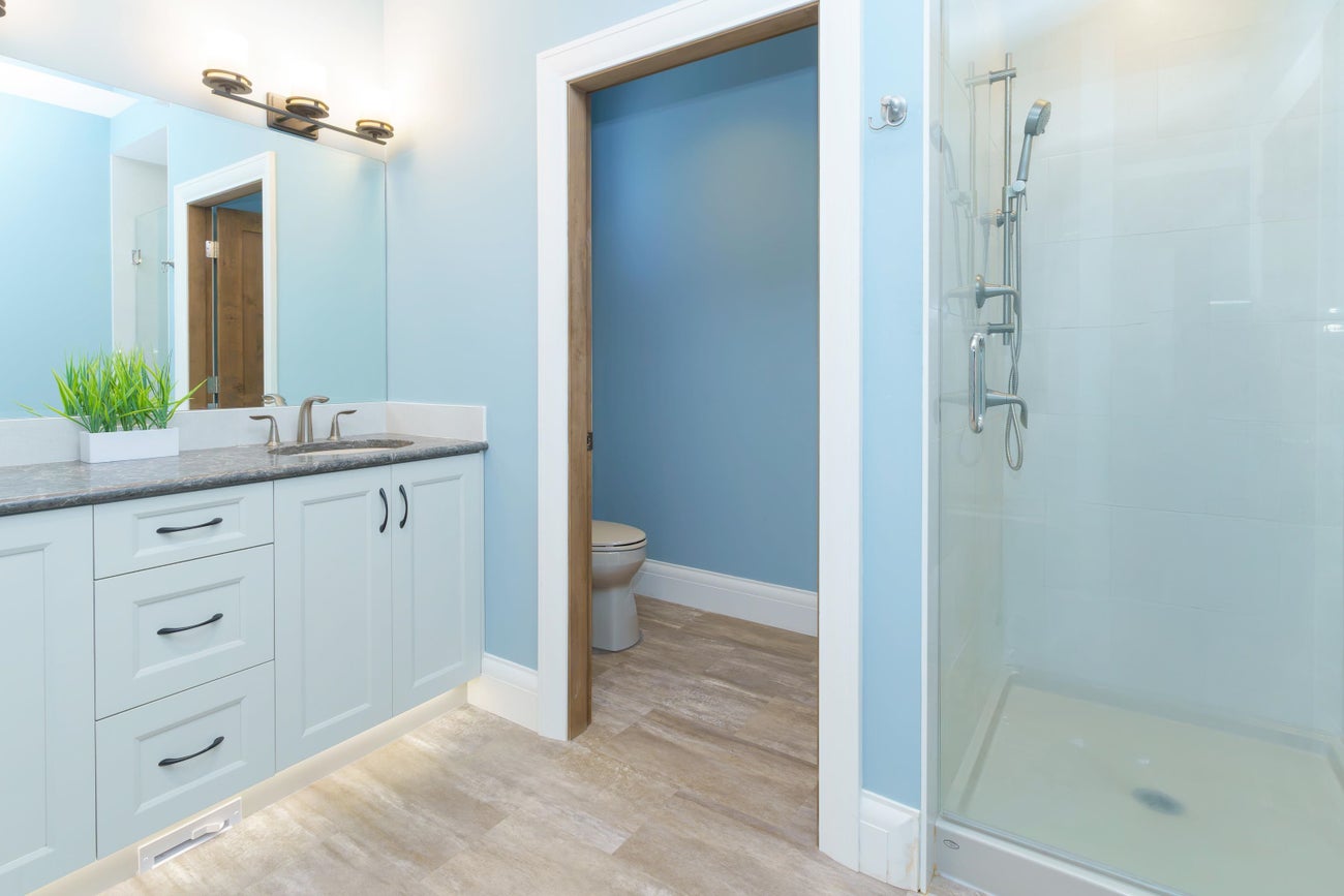 1055 Charland Avenue - Central Coquitlam Single Family Residence for Sale, 8 Bedrooms (R3067994)# - 16