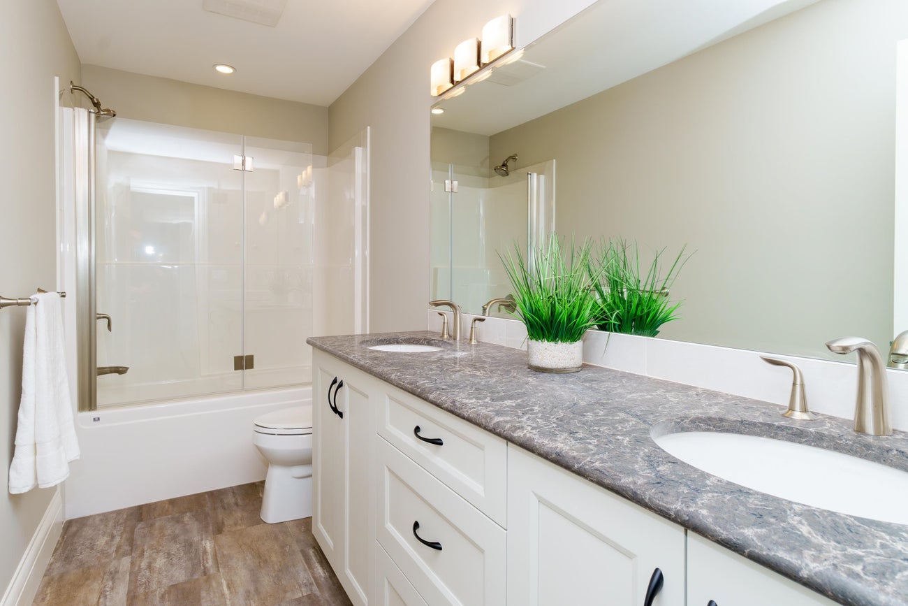 1055 Charland Avenue - Central Coquitlam Single Family Residence for Sale, 8 Bedrooms (R3067994)# - 21