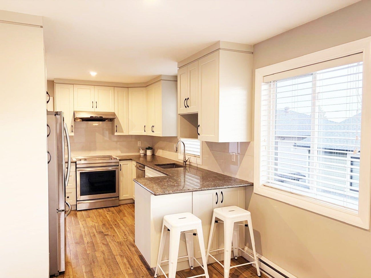 1055 Charland Avenue - Central Coquitlam Single Family Residence for Sale, 8 Bedrooms (R3067994)# - 32