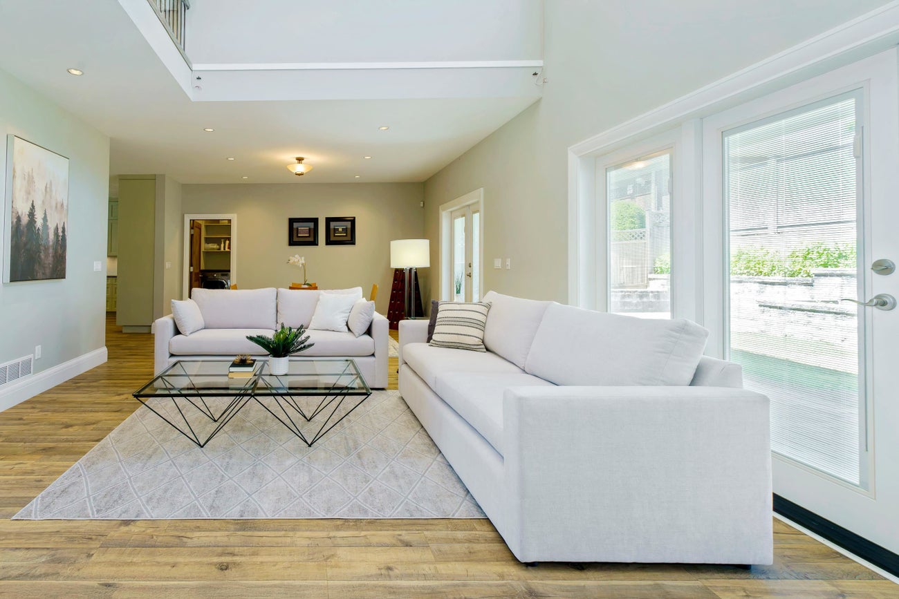 1055 Charland Avenue - Central Coquitlam Single Family Residence for Sale, 8 Bedrooms (R3067994)# - 3