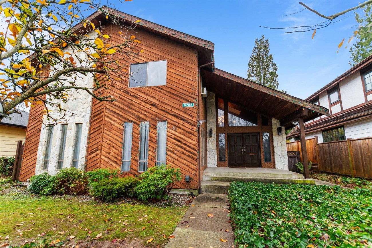 6785 Lochdale Street - Sperling-Duthie Single Family Residence for Sale, 5 Bedrooms (R3068034)# - 2