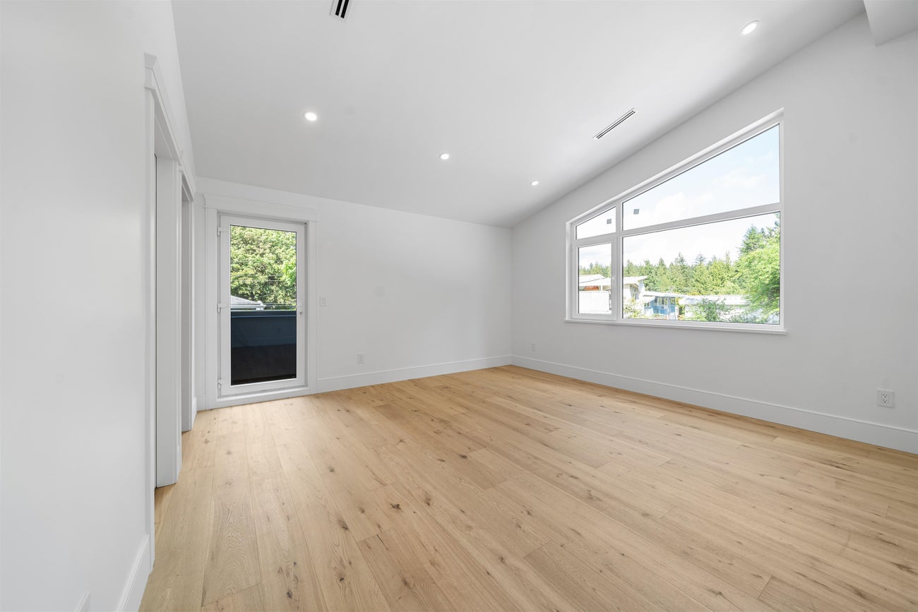 687 Poplar Street - Central Coquitlam Single Family Residence for Sale, 7 Bedrooms (R3068341)# - 28