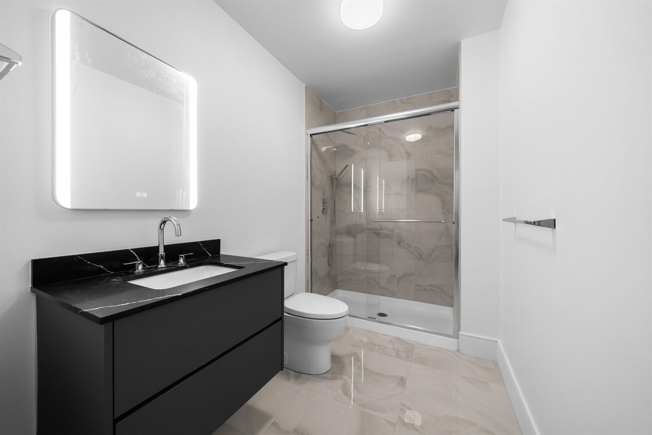 687 Poplar Street - Central Coquitlam Single Family Residence for Sale, 7 Bedrooms (R3068341)# - 39