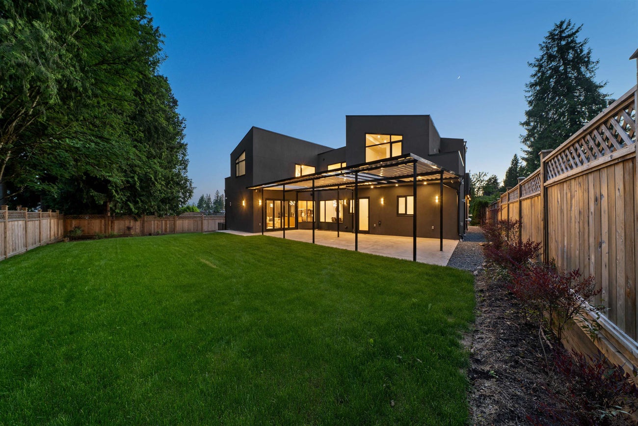 687 Poplar Street - Central Coquitlam Single Family Residence for Sale, 7 Bedrooms (R3068341)# - 40