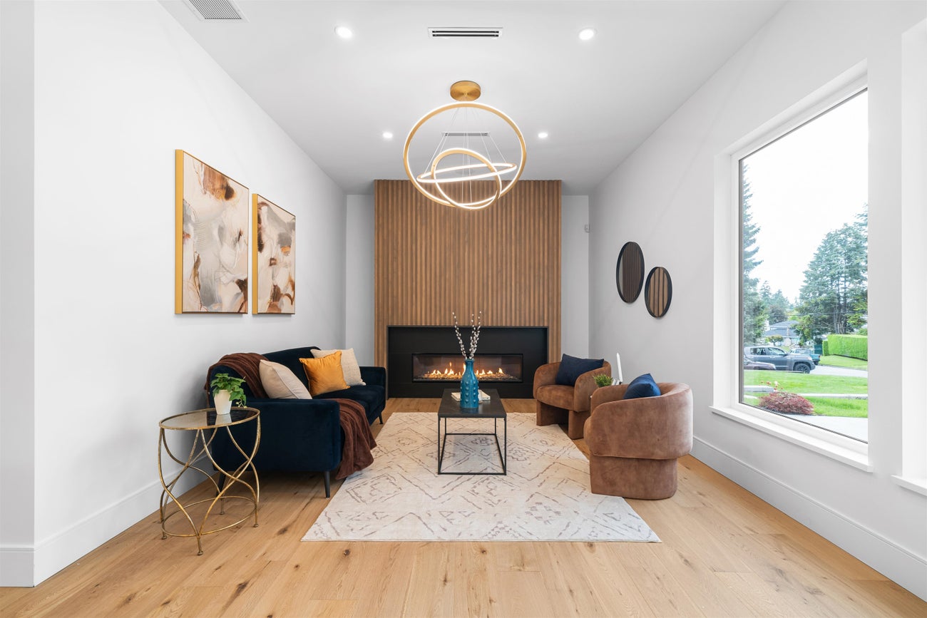 687 Poplar Street - Central Coquitlam Single Family Residence for Sale, 7 Bedrooms (R3068341)# - 5