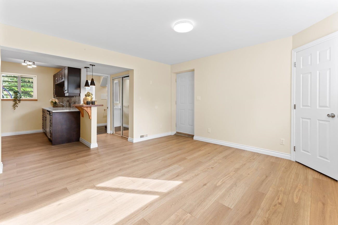 1119 Sprice Avenue - Central Coquitlam Single Family Residence for Sale, 5 Bedrooms (R3068625)# - 21