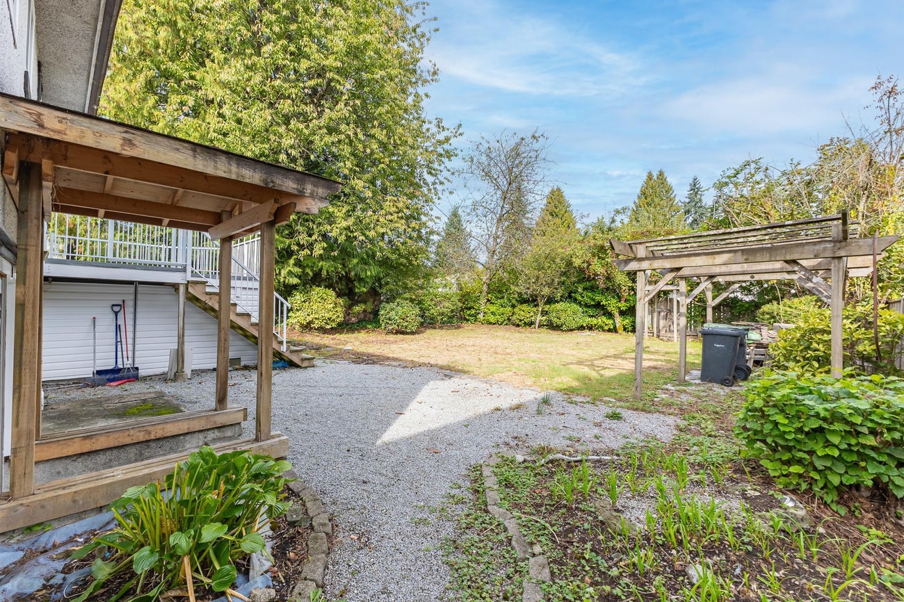 1119 Sprice Avenue - Central Coquitlam Single Family Residence for Sale, 5 Bedrooms (R3068625)# - 33