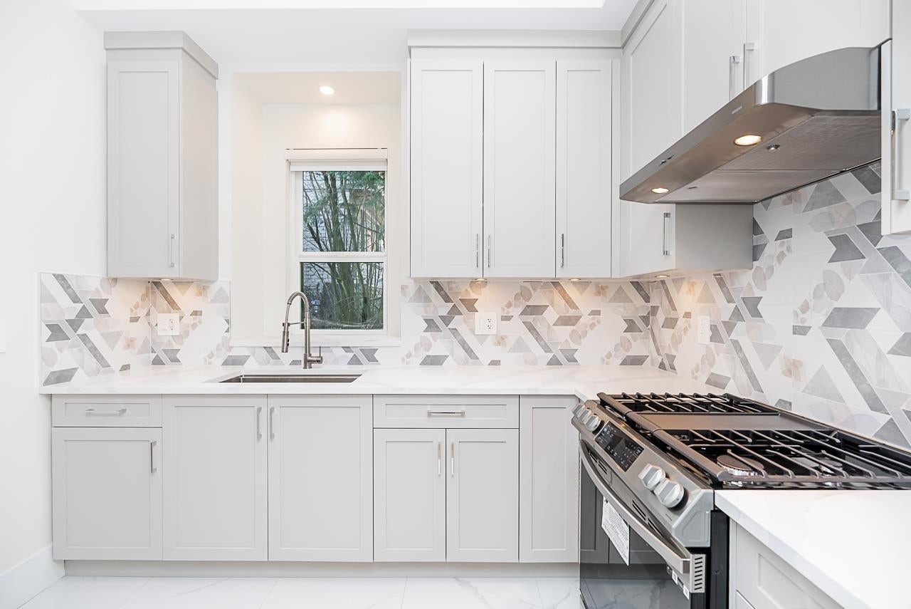 897 Cottonwood Avenue - Coquitlam West Single Family Residence for Sale, 8 Bedrooms (R3068881)# - 5