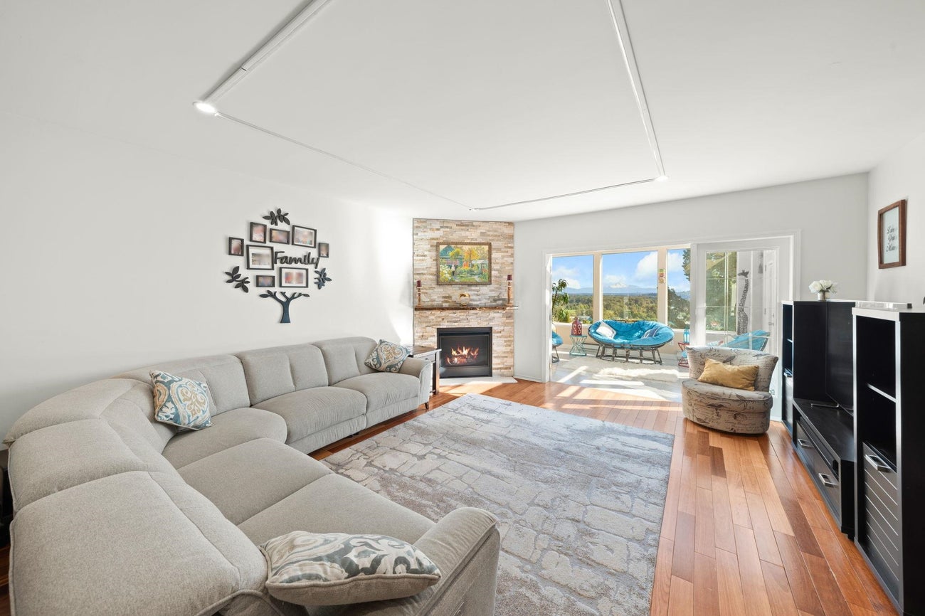 2258 Sorrento Drive - Coquitlam East Single Family Residence for Sale, 6 Bedrooms (R3070195)# - 14