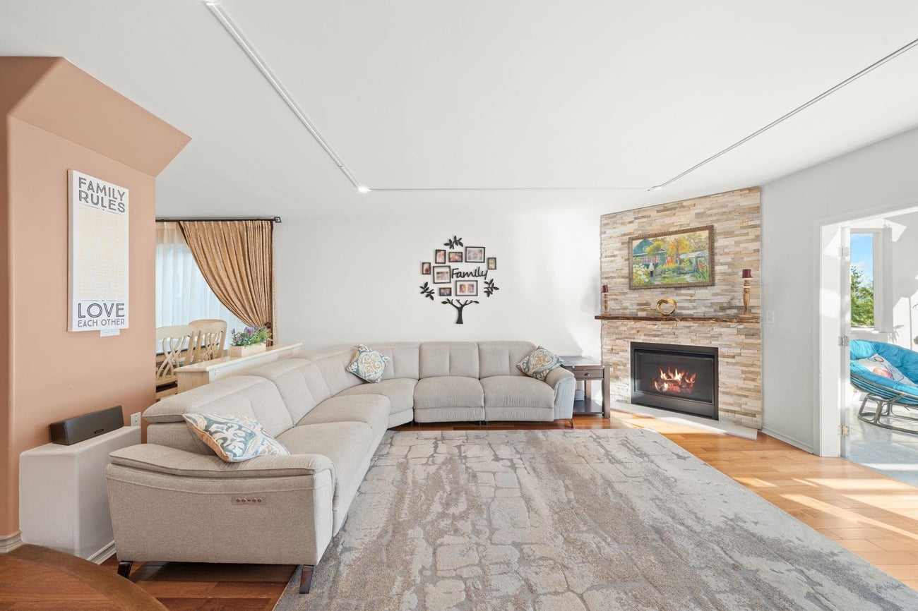 2258 Sorrento Drive - Coquitlam East Single Family Residence for Sale, 6 Bedrooms (R3070195)# - 15