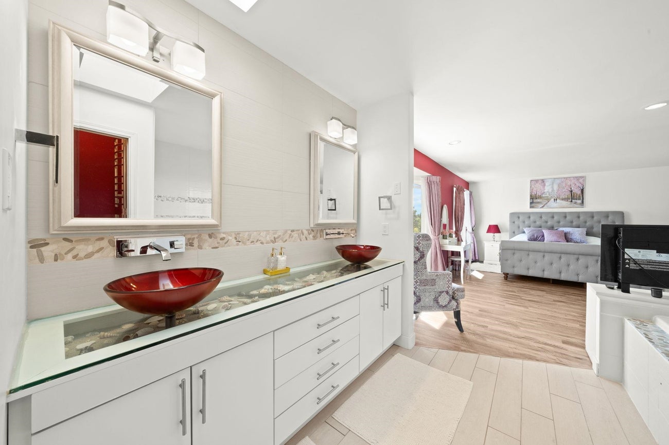 2258 Sorrento Drive - Coquitlam East Single Family Residence for Sale, 6 Bedrooms (R3070195)# - 21