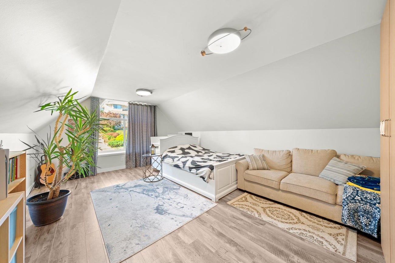 2258 Sorrento Drive - Coquitlam East Single Family Residence for Sale, 6 Bedrooms (R3070195)# - 22