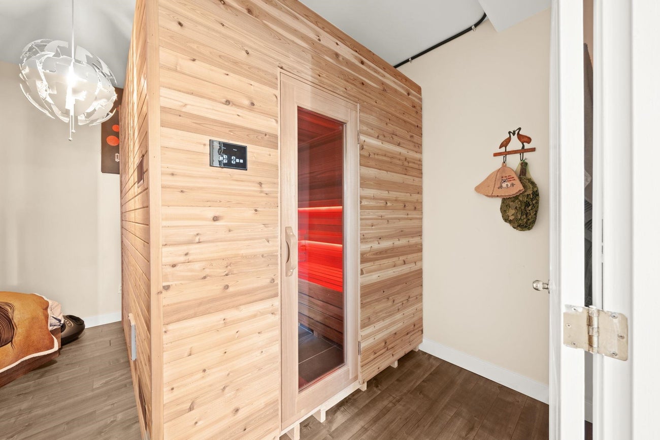 2258 Sorrento Drive - Coquitlam East Single Family Residence for Sale, 6 Bedrooms (R3070195)# - 31