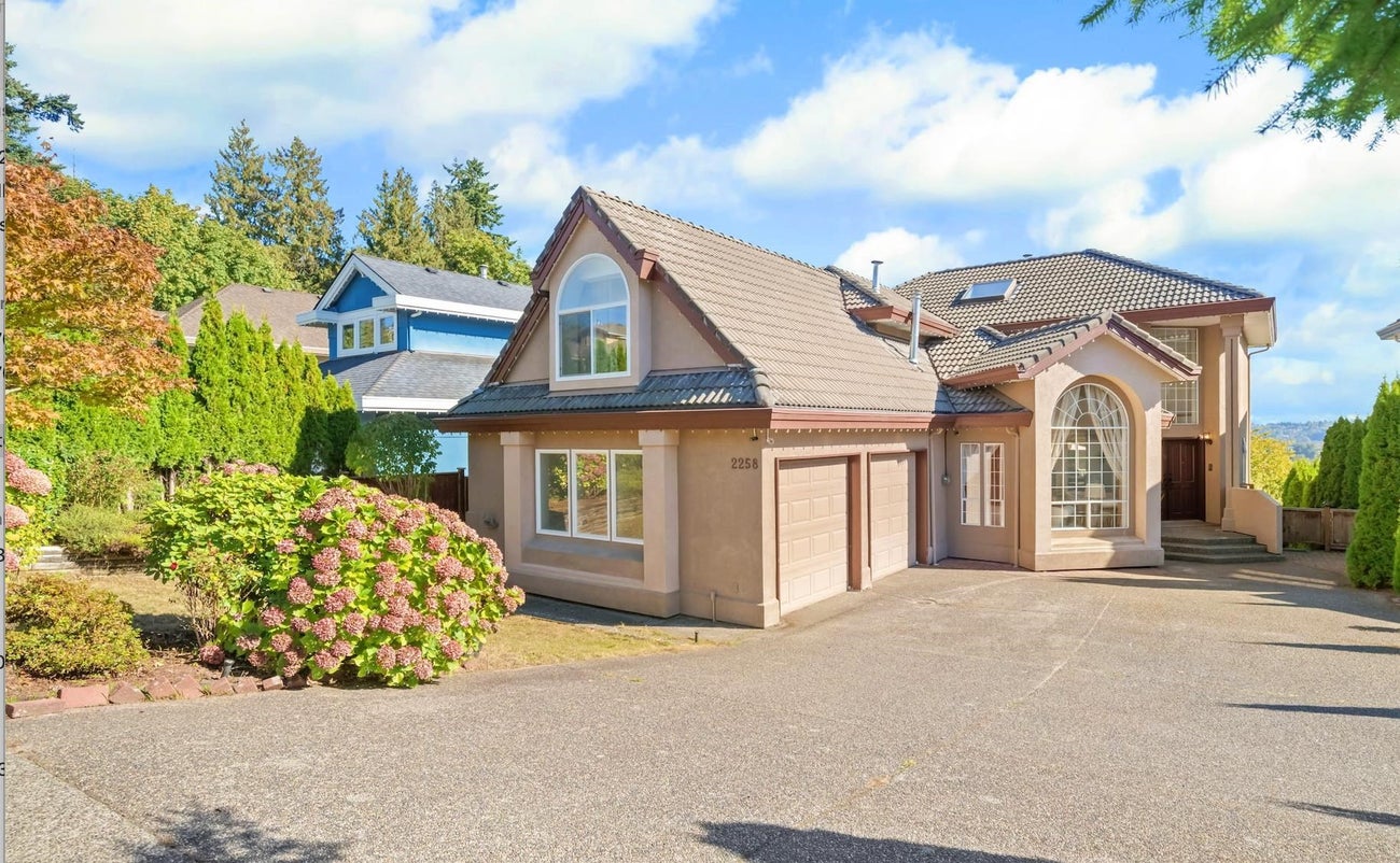 2258 Sorrento Drive - Coquitlam East Single Family Residence for Sale, 6 Bedrooms (R3070195)# - 3