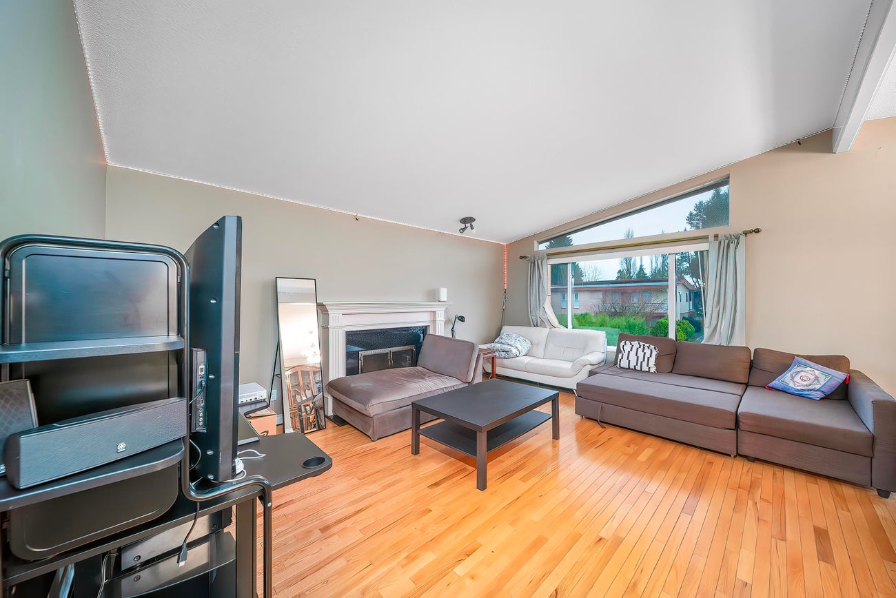 951 Everett Crescent - Sperling-Duthie Single Family Residence for Sale, 5 Bedrooms (R3070402)# - 8