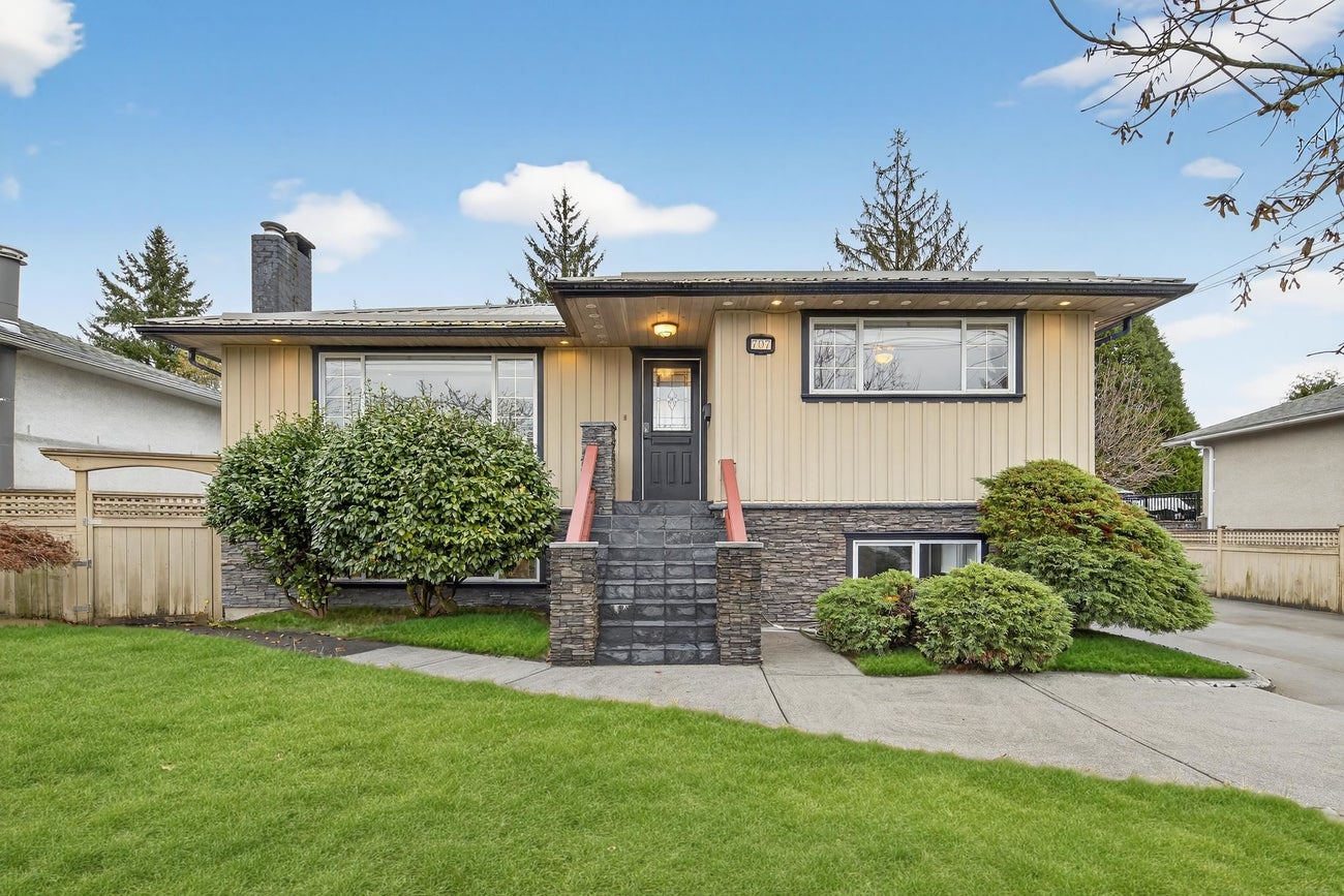 707 Newport Street - Central Coquitlam Single Family Residence for Sale, 5 Bedrooms (R3071958)# - 1