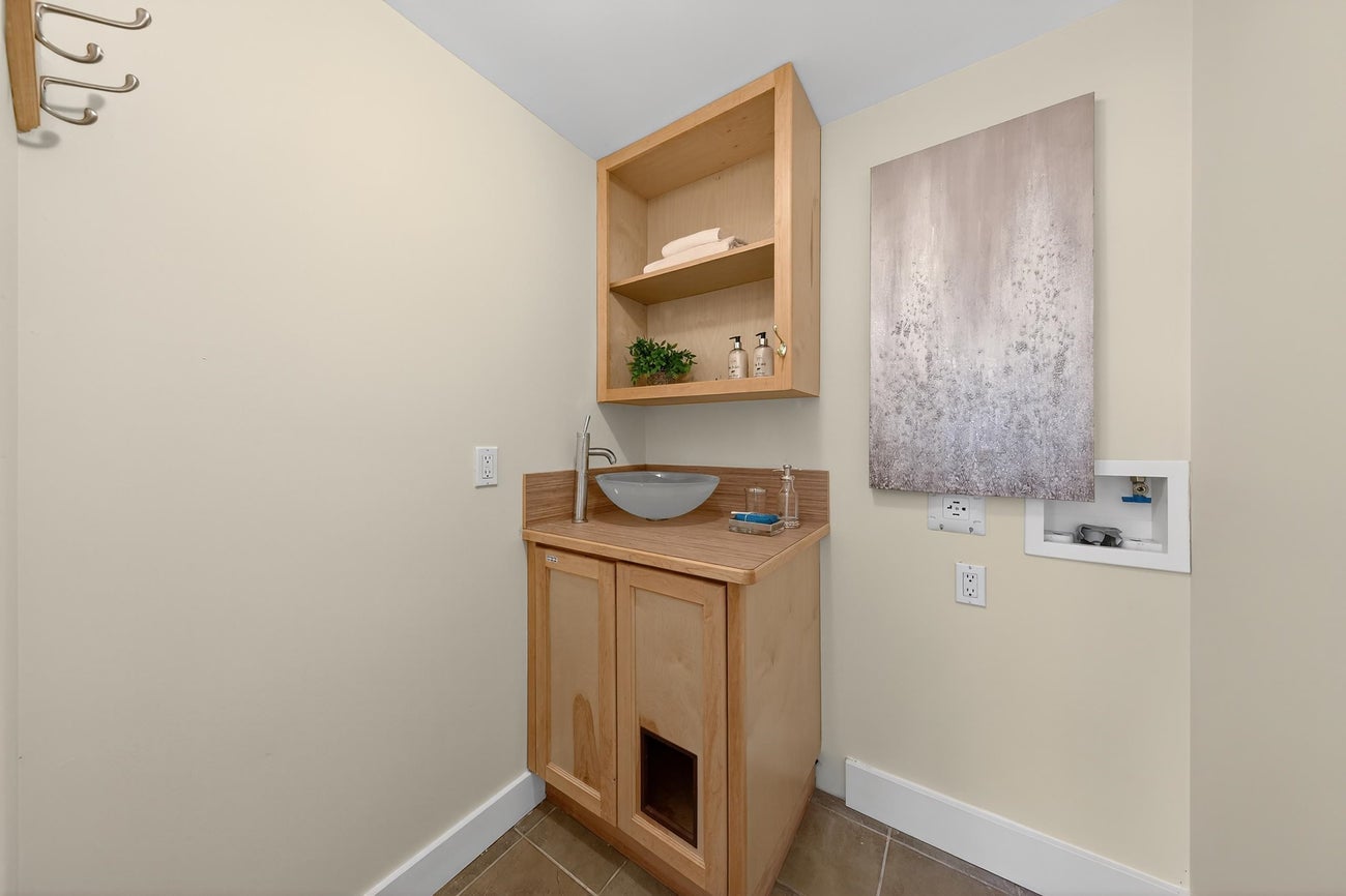 707 Newport Street - Central Coquitlam Single Family Residence for Sale, 5 Bedrooms (R3071958)# - 27