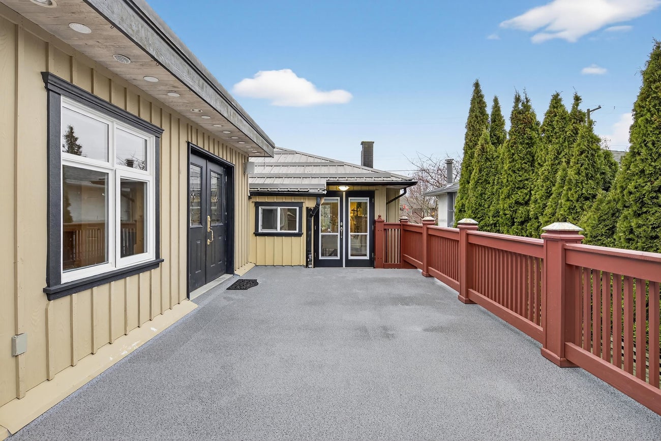 707 Newport Street - Central Coquitlam Single Family Residence for Sale, 5 Bedrooms (R3071958)# - 35