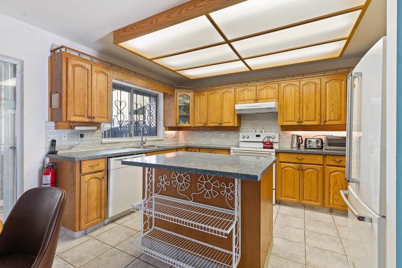 2235 Leclair Drive - Coquitlam East Single Family Residence for Sale, 4 Bedrooms (R3072881)# - 16